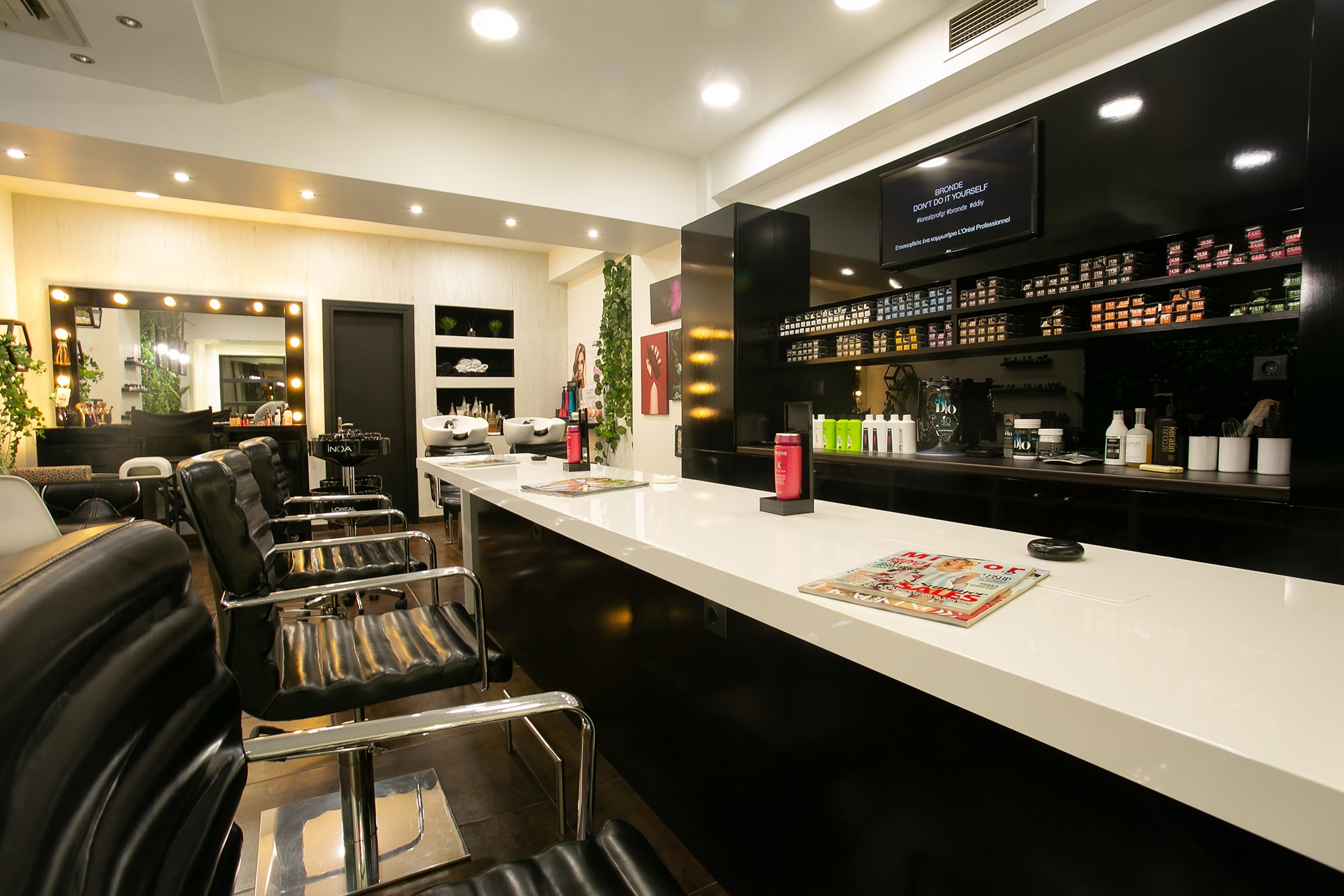 yiannos/artisans Hair & Beauty.Κομμωτήριο στη Κατερίνη.Επενδύουμε σε υψηλής ποιότητας προϊόντα ώστε τα μαλλιά σας να είναι εξαιρετικά λαμπερά και υγιεί.Δημιουργούμε tailor-made τεχνικές χρώματος ώστε να σας δώσουμε ένα αποτέλεσμα μοναδικό.