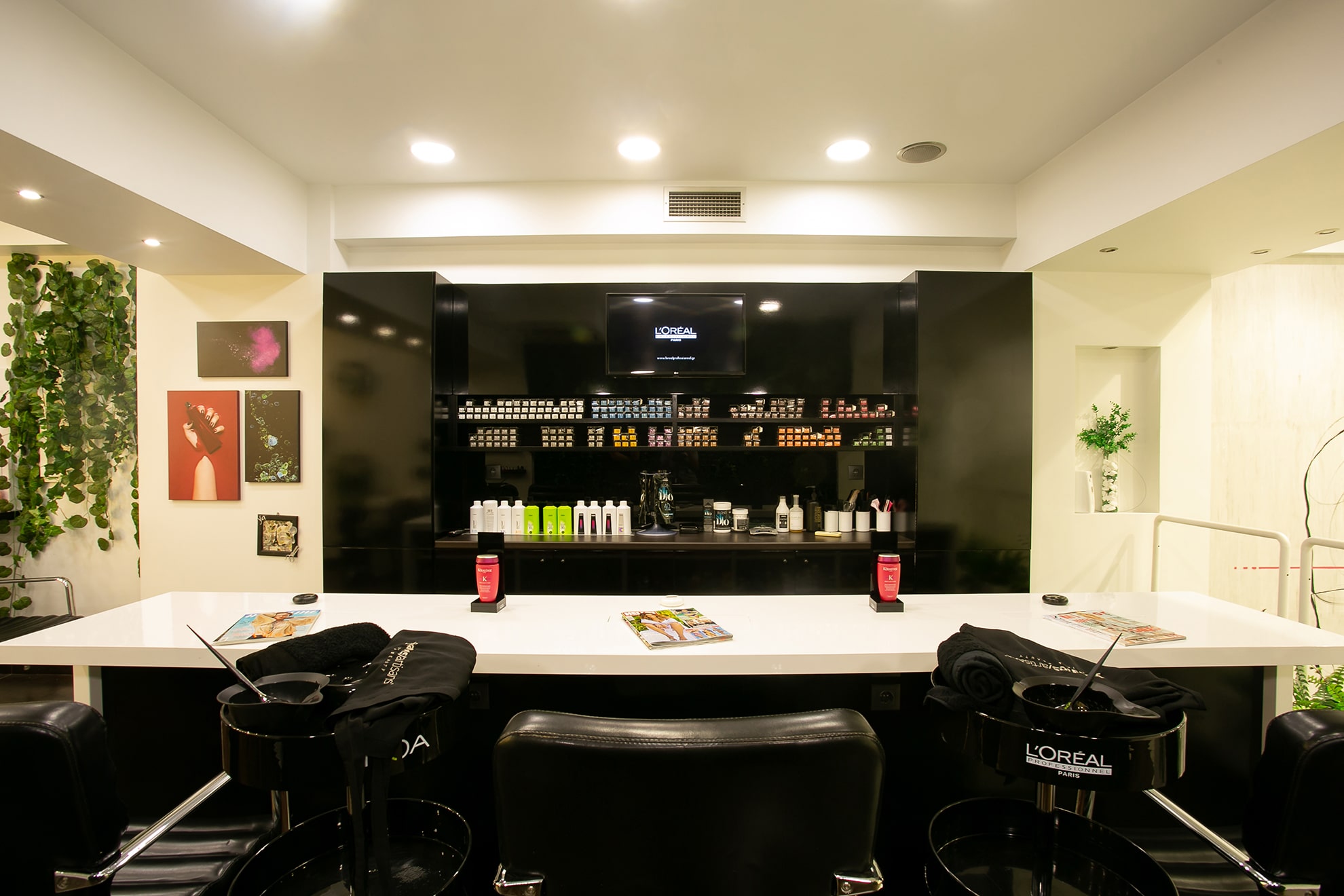 yiannos/artisans Hair & Beauty.Κομμωτήριο στη Κατερίνη.Επενδύουμε σε υψηλής ποιότητας προϊόντα ώστε τα μαλλιά σας να είναι εξαιρετικά λαμπερά και υγιεί.Δημιουργούμε tailor-made τεχνικές χρώματος ώστε να σας δώσουμε ένα αποτέλεσμα μοναδικό.